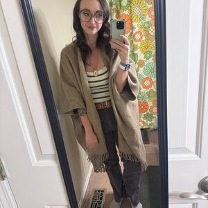 Vintage Cotswold Wool shall / Poncho 100% Pure Wool Made in UK Fringe Cape